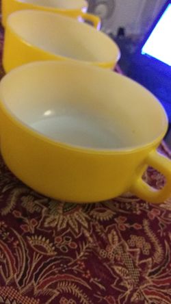 VINTAGE SET OF 3 FIRE KING BOWLS