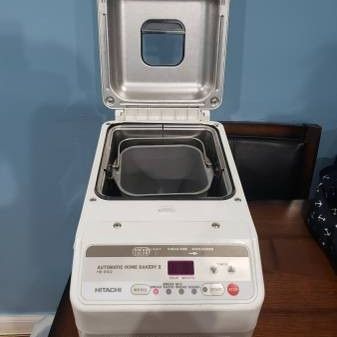 Hitachi Automatic Home Bakery / Bread Maker W Accesories & Manual Model # HB-B102