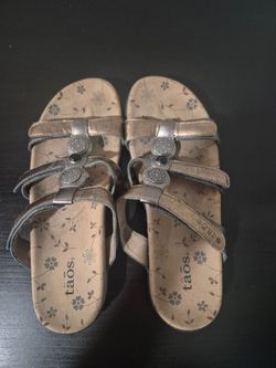 Taos Women's Sandals Lightly Worn Size US 8 / EUR 30  Excellent Condition!