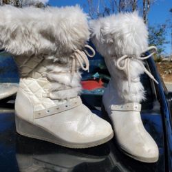 GIRLS SNOW BOOTS NEVER WORN SIZE 3