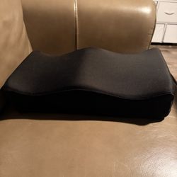 RB Essentials BBL Pillow – Black – Firm/Stiff for Recovery