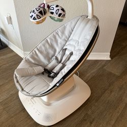4moms mamaRoo Baby Swing – Newest Model – Excellent Condition