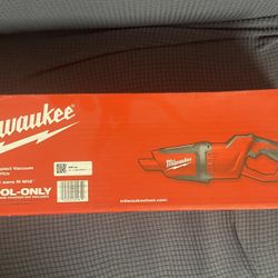 Milwaukee M12 Compact Vacuum