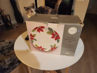 Martha stewart 16 set xmas dinner set