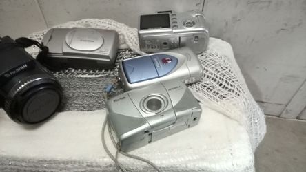 Set of (5) Digital Cameras (selling AS IS)