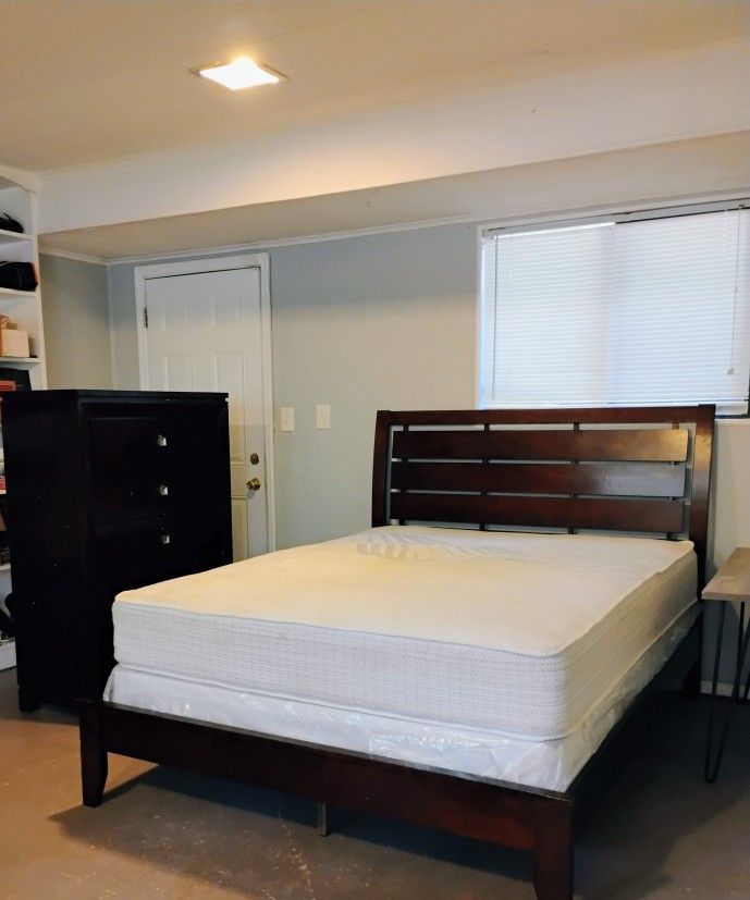 Queen Bedroom Set - Delivery Available
