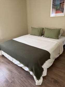 Cal king bed set