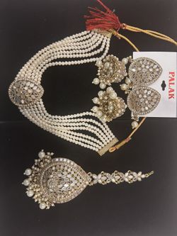 Necklaces With Earings N Mang Tika