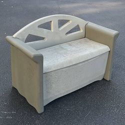Outdoor Rubbermaid Resin Weather Resistant Utility Bench Garden Deck Storage Box
