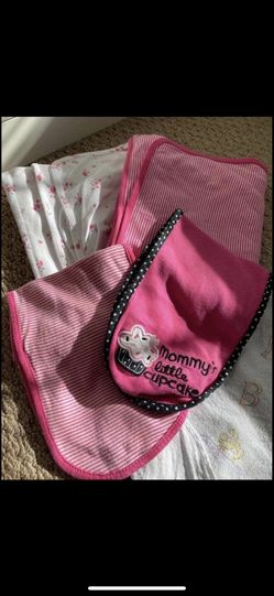 Carter’s Set of 2 swaddle blankets and matching 2 burp cloths