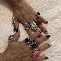 150 accessories for women, rings, necklaces, bracelets, arts