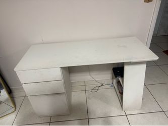 Desk/vanity