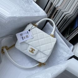 Elegant Coco Handle: Chanel Edition Bag