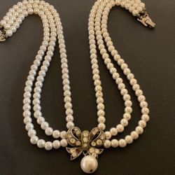 16” Vintage Triple Strand Pearl Necklace With Ribbon Pendant And Rhinestones 