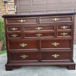 Bassett Furniture 9-Drawer Mule Dresser