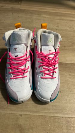 Jordan 12 [women’s] size 6