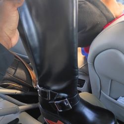 Lady’s Boots Size 8