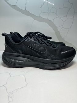 Nike Vomero 18 triple black
