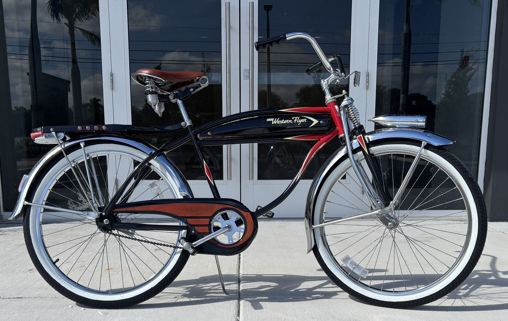 Western Flyer Special Edition Tank Bicycle W/Working Horn,Front