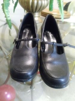 Dress shoes with heels