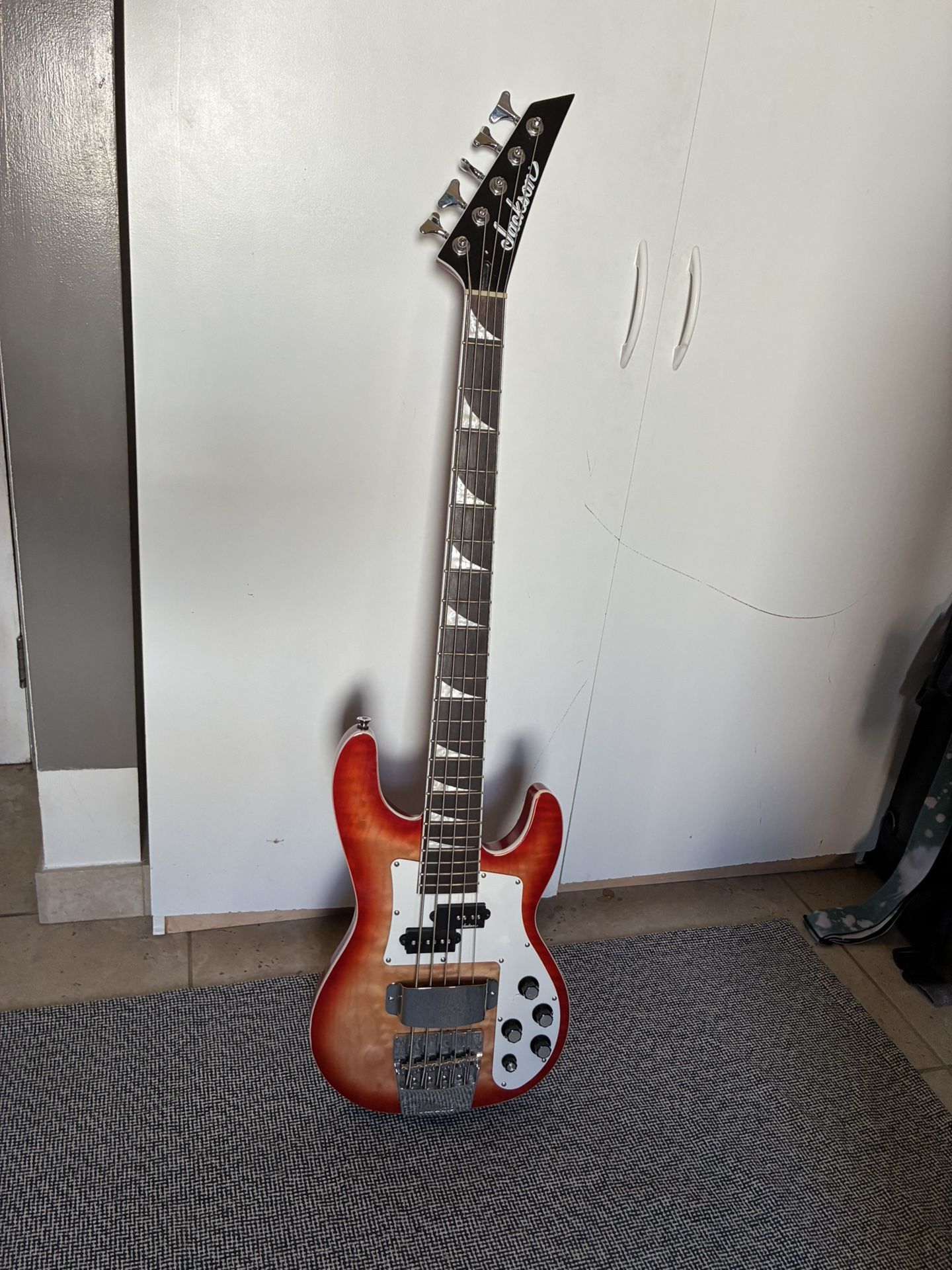 Jackson 5 String Concert Bass
