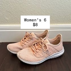 Women’s Athletic Shoes Size 6 light pink 