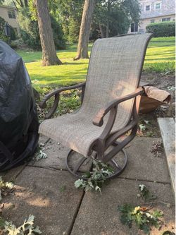 Patio Dining Set – Glass Table + 6 Chairs – Excellent Condition