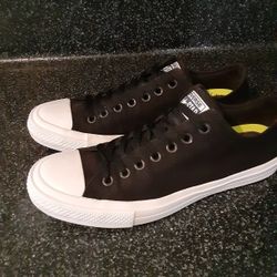 Converse mens 8.5 Great Condition 