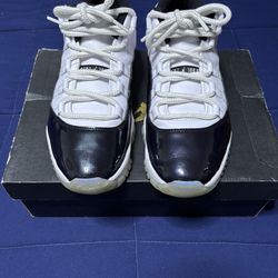 Air Jordan 11 Retro Low Emerald 2018  Size 9
