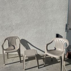 Outdoor Table And Chairs 
