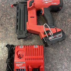 Milwaukee 18 Ga Brad Nailer Set 