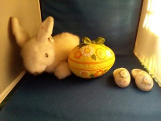 Vintage Easter decor