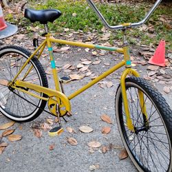 Vintage 1980s  26" Mens Beach Cruiser