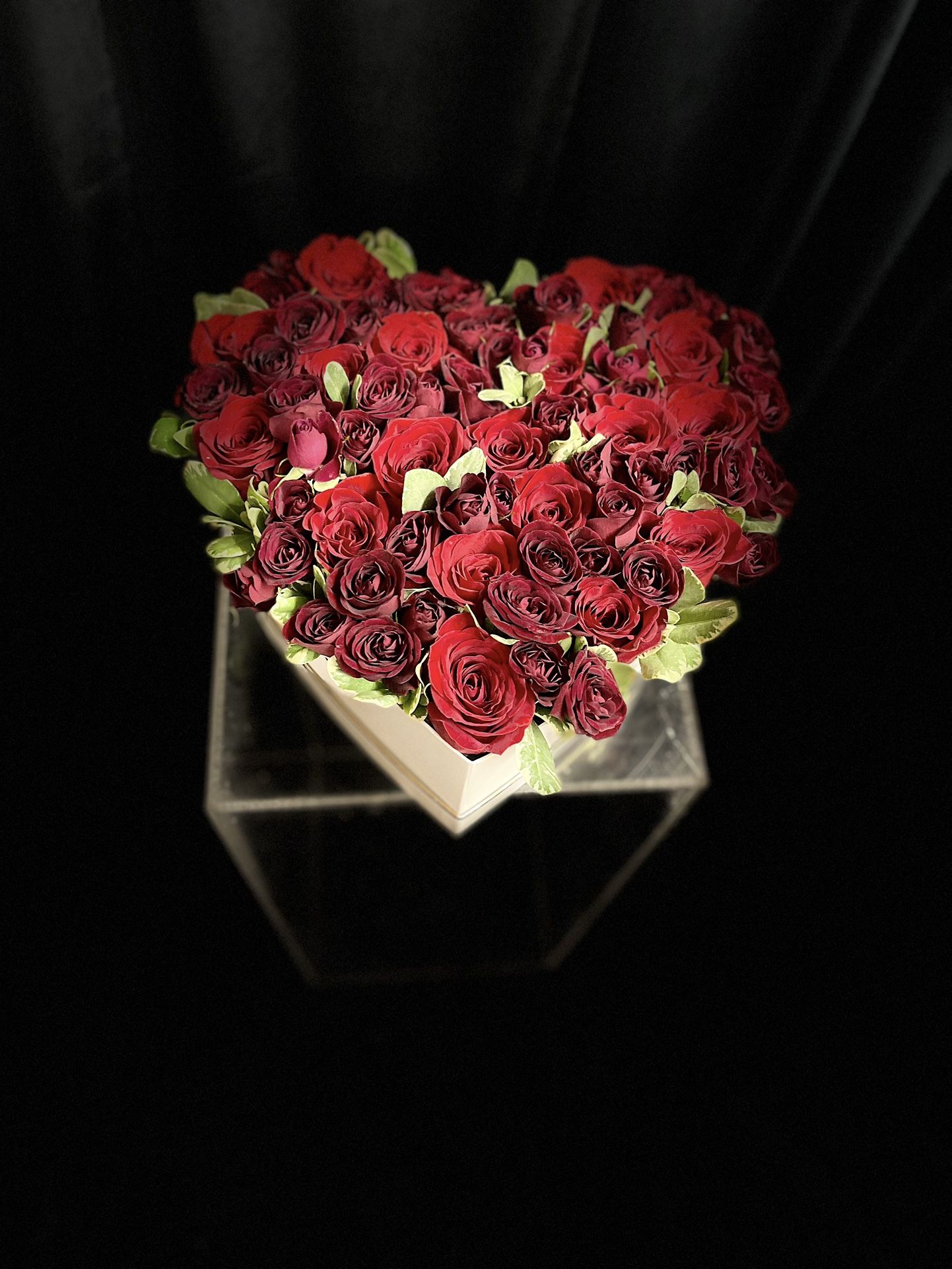 Red roses with baby roses