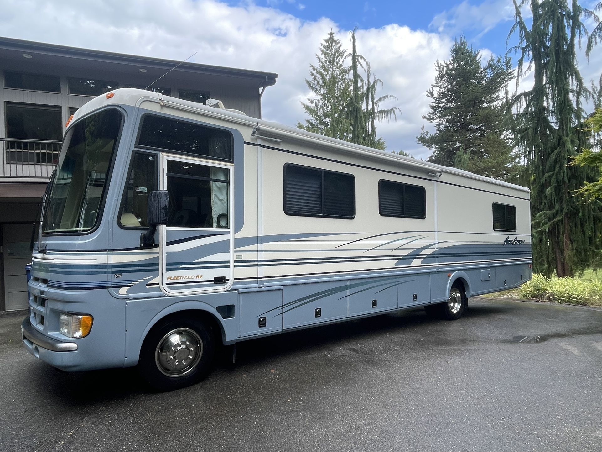 2000 Pace Arrow 37S
