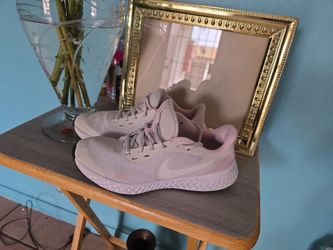 Nike 6y $25