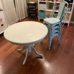 White Round Table & 4 Metal Chairs