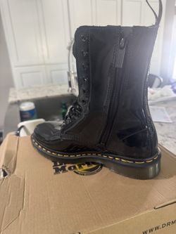 Doc Martens 1490 Black Patent 8.5 Woman’s