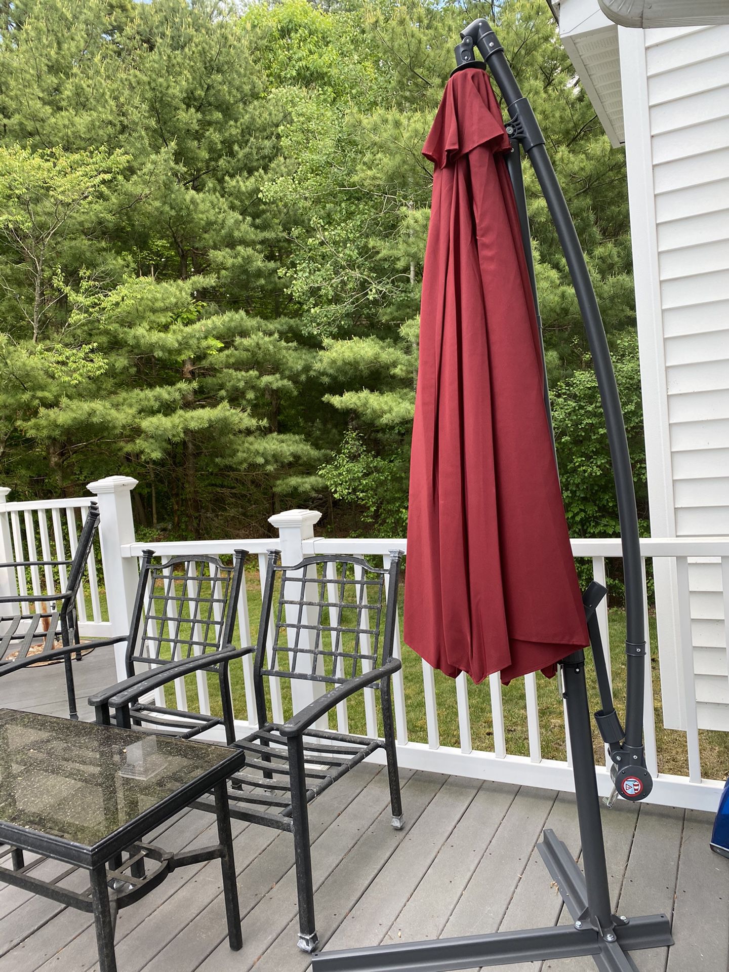 10 ft hanging patio umbrella (new)