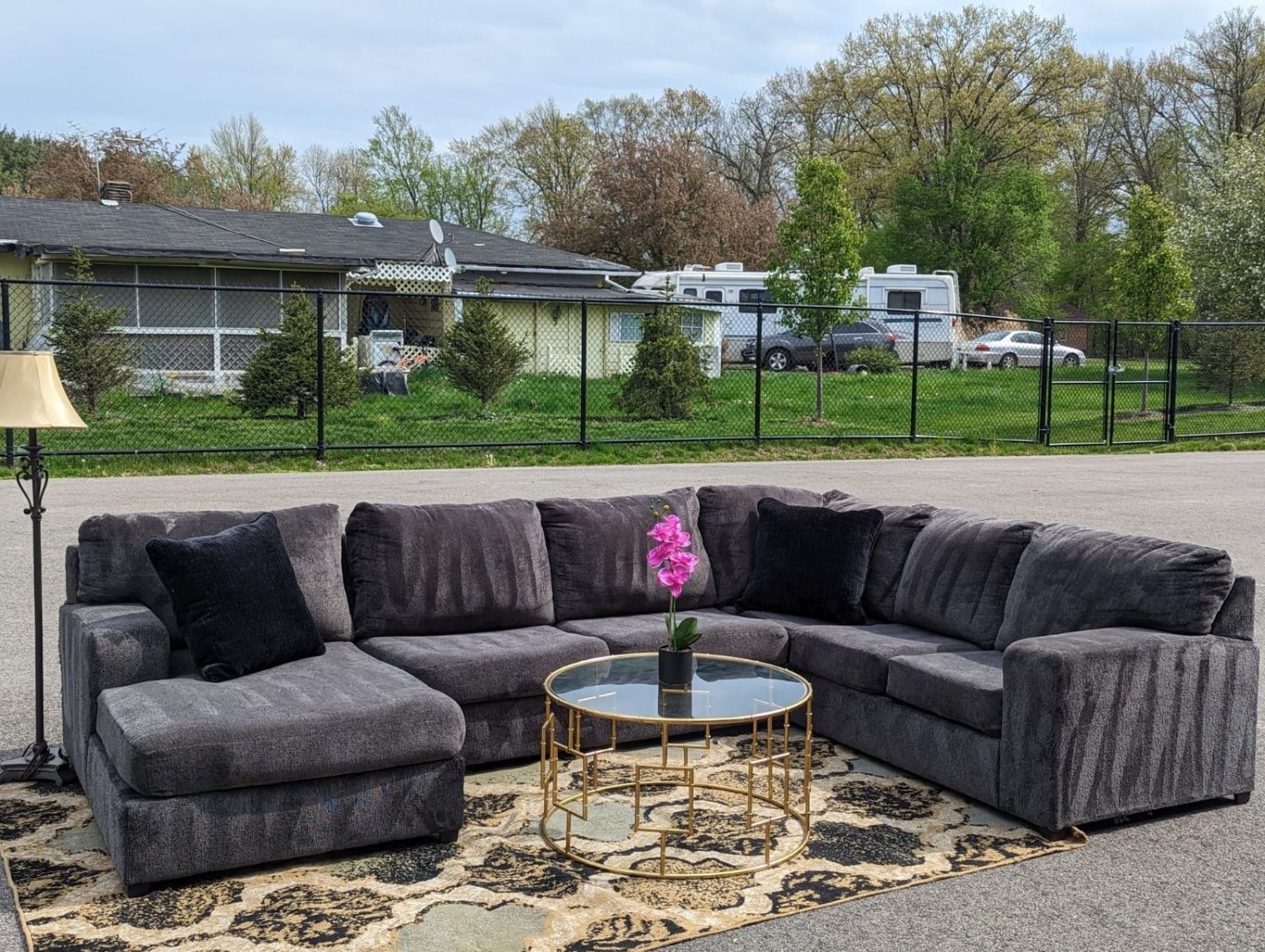 🛋️💥 Ashley Charcoal Sectional 💥 Free Delivery And Financing Available!