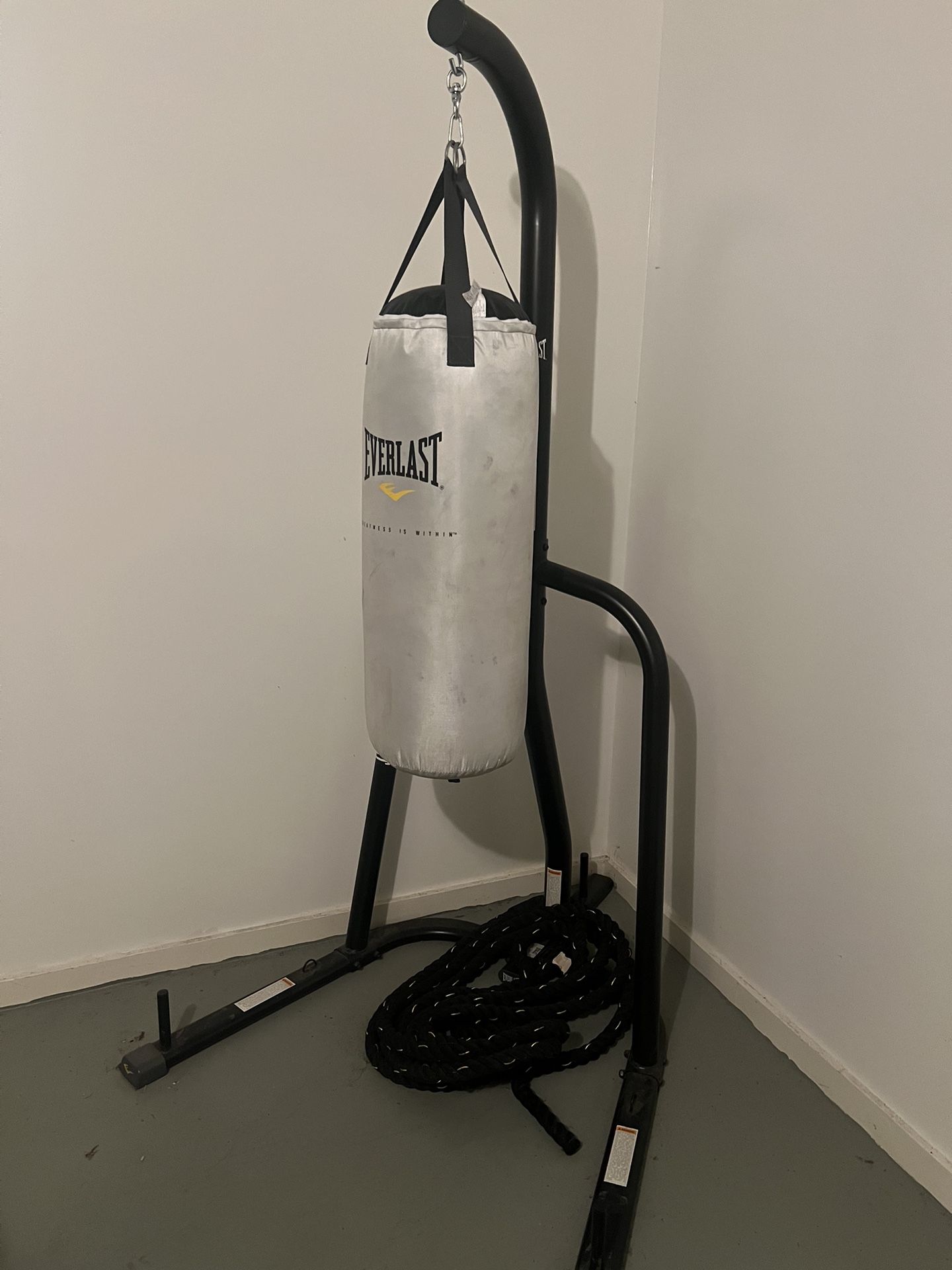 Everlast Boxing Heavy bag & Stand