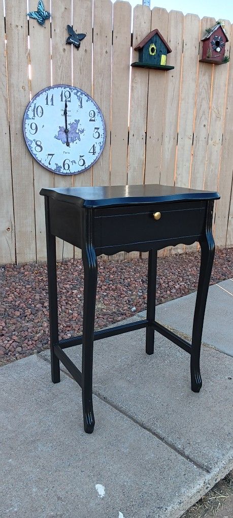 Beautiful Black End Or Side Table, 28".5H 20"W 14"D