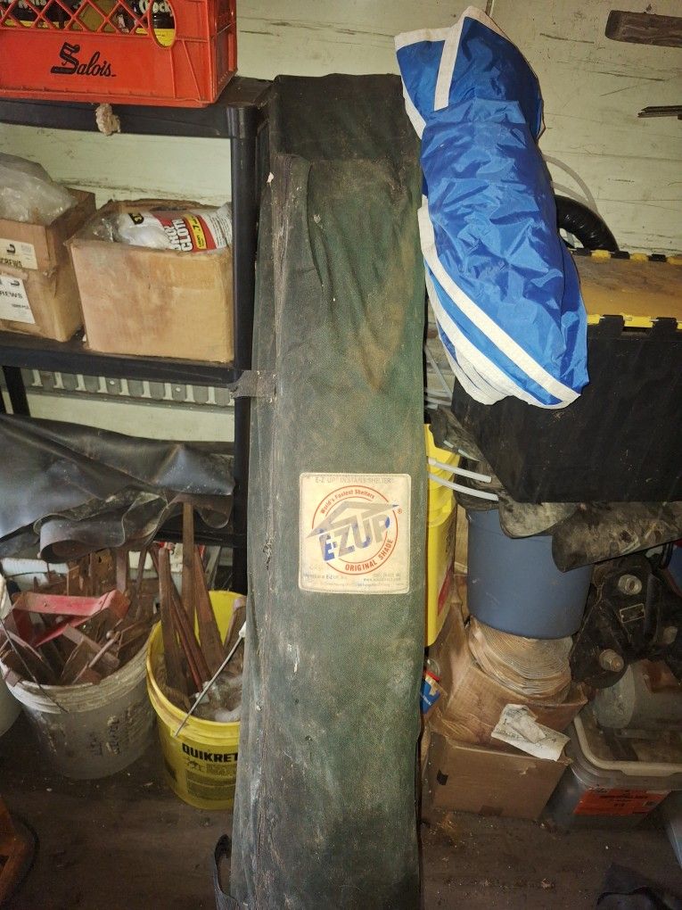 10×10 Canopy With Two Roof Covers, One White One Blue.