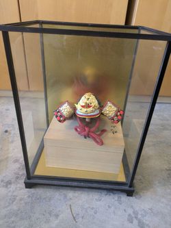 Kabuto Samurai Warrior helmet Japanese in glass case with box