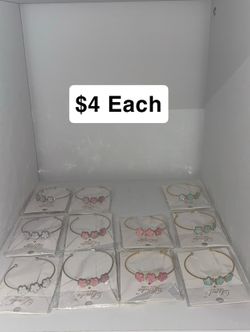 Women’s bracelet $4 each