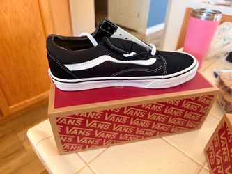 VANS Old Skool Black/White Colorblock Low Top Lace Up Sneakers VN000D3HY28