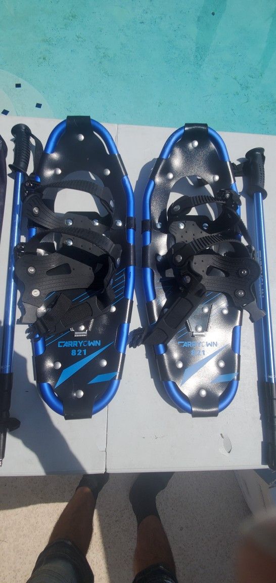 $50 CARRYOWN 821 SNOWSHOE BUNDLE