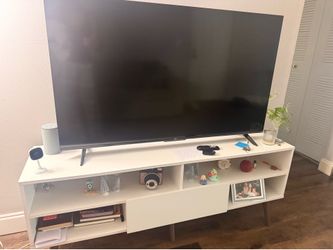 Tv And Table Tv 55’ Table 60’