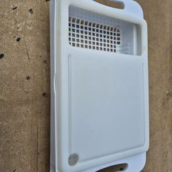 Cutting Board With Drip Tray And Extends 