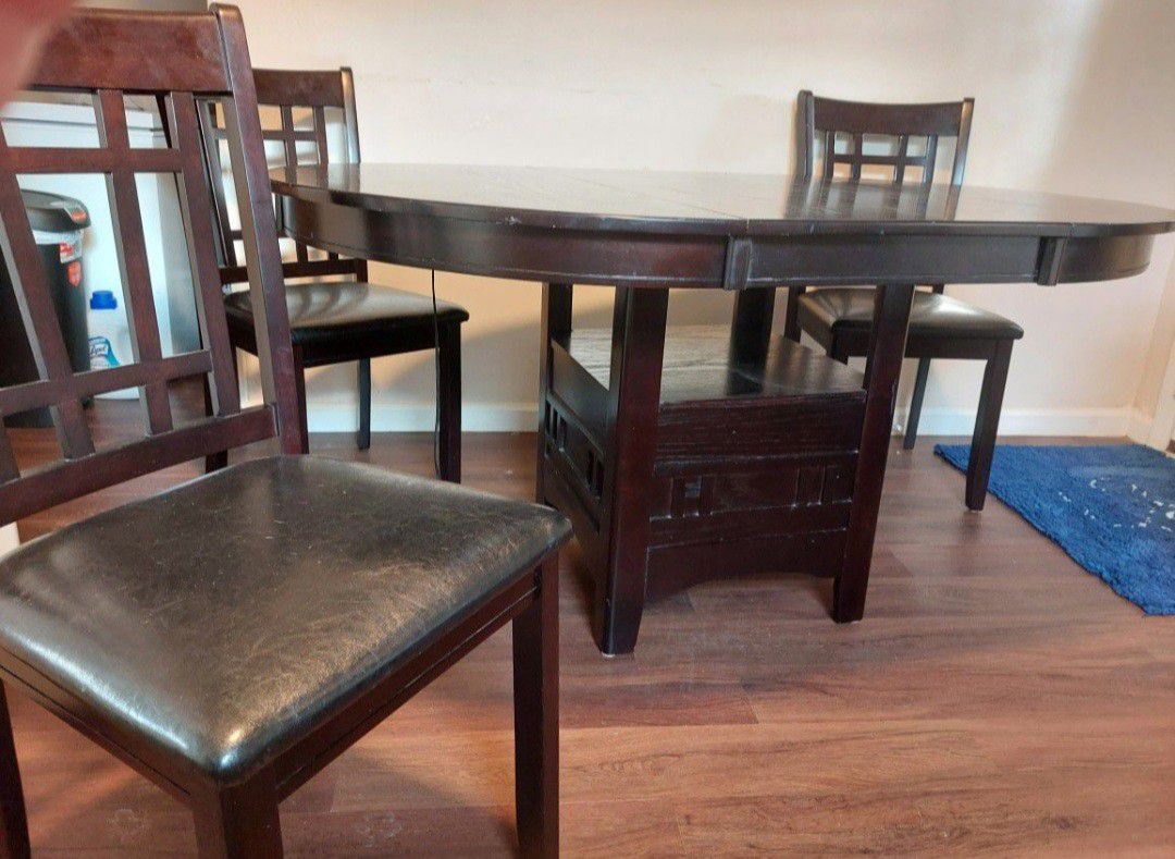 Kitchen Table, 4 Matching Chairs